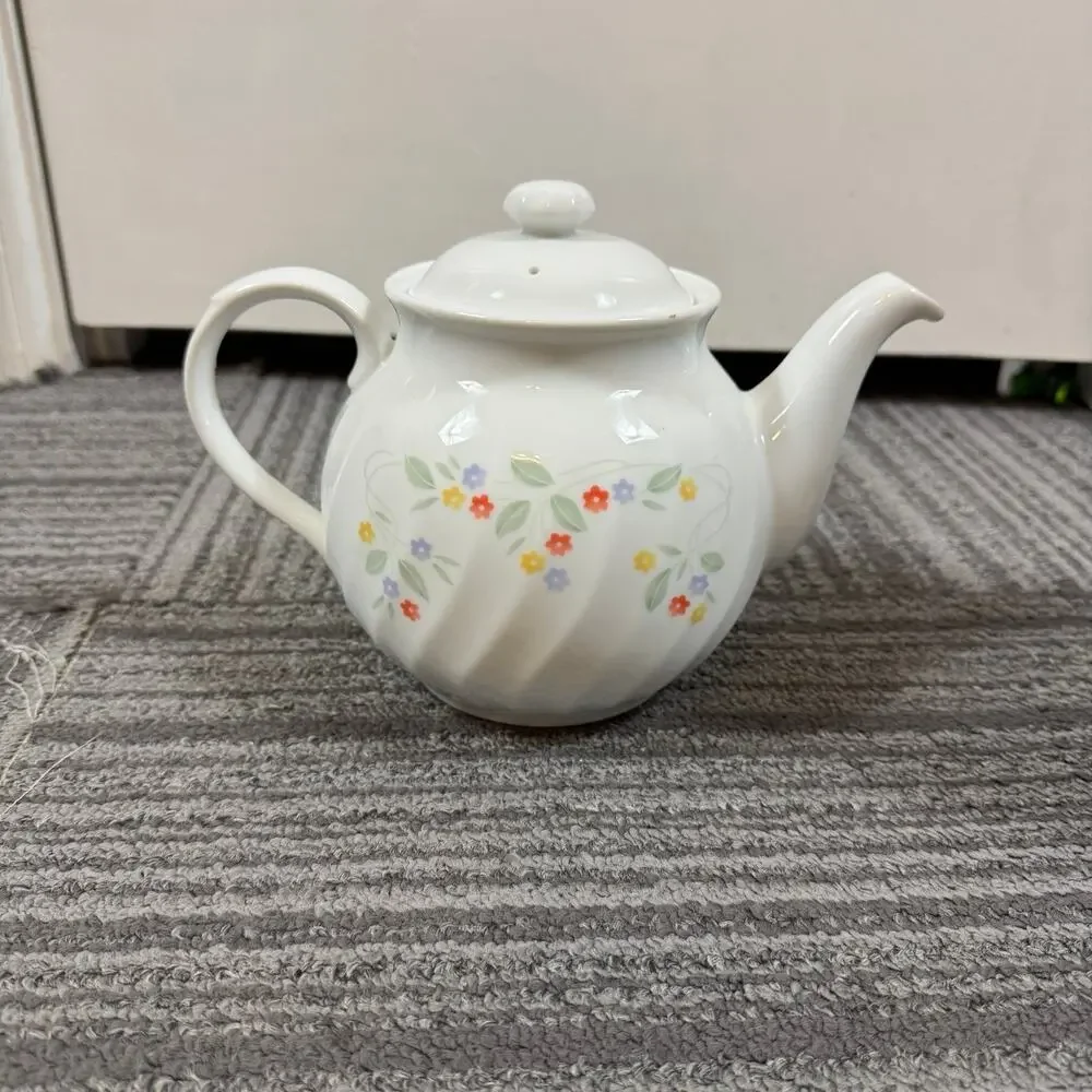 Corelle Impressions by Corning “English Meadow” 1-Quart Decorated Teapot | Vinta